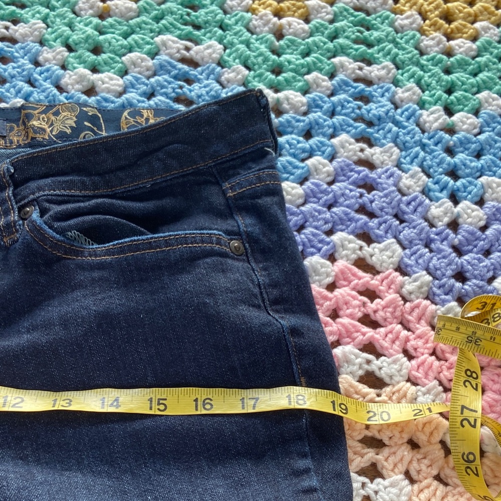 3/$12 St. John's Bay Dark Wash Capri Cropped Jeans Stretch Low Rise 10 P 32x21 - Picture 5 of 11